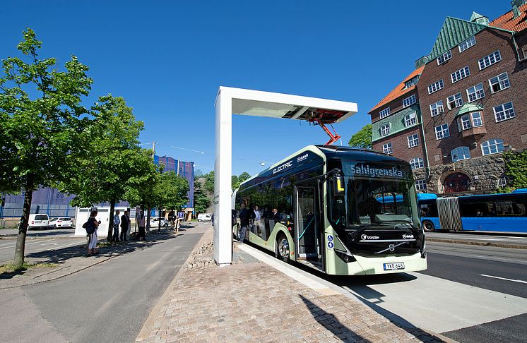 Elbuss vid laddstation Sahlgrenska