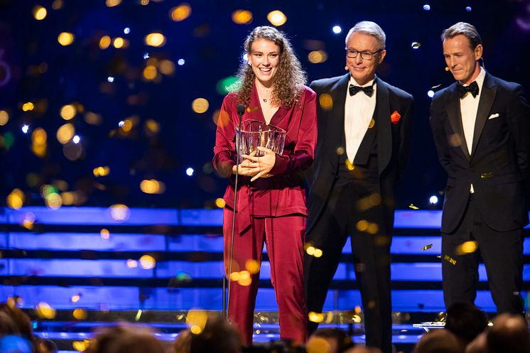 Hanna Öberg vinnare av Jerringpriset med Radiosportens Bengt Skött och Peder Fredricson