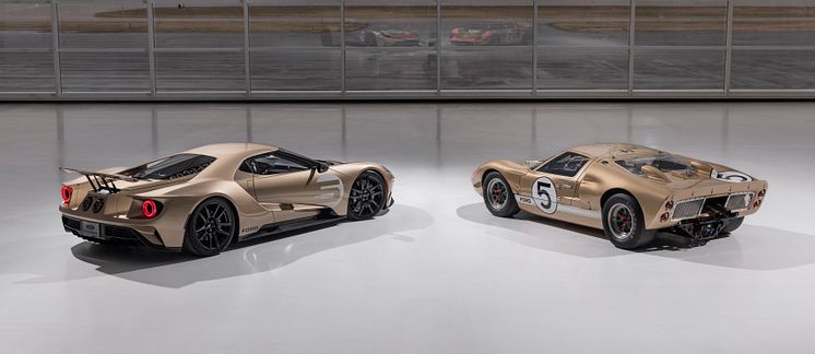 2022 Ford GT Holman Moody Heritage Edition_Ford GT40 MK II_03