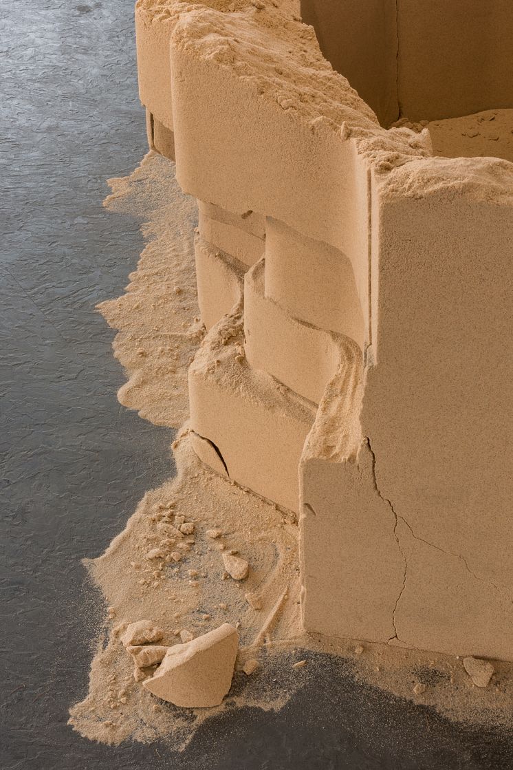 Tiril Hasselknippe - Balcony (sand), 2016