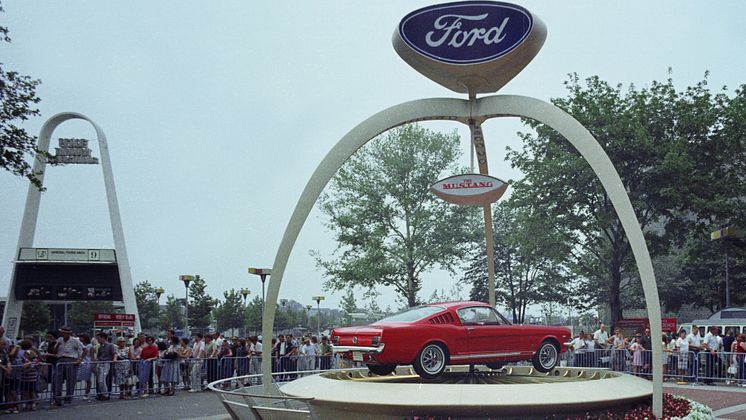 1964_Worlds_Fair_Ford_Exhibit_1965_Mustang.jpg