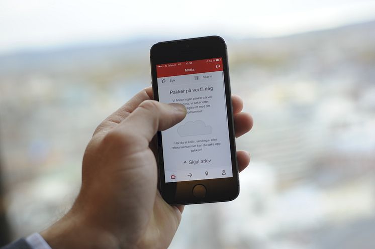 Med Postens sporingsapp kan du følge pakken din underveis. FOTO: Birger Morken / Posten