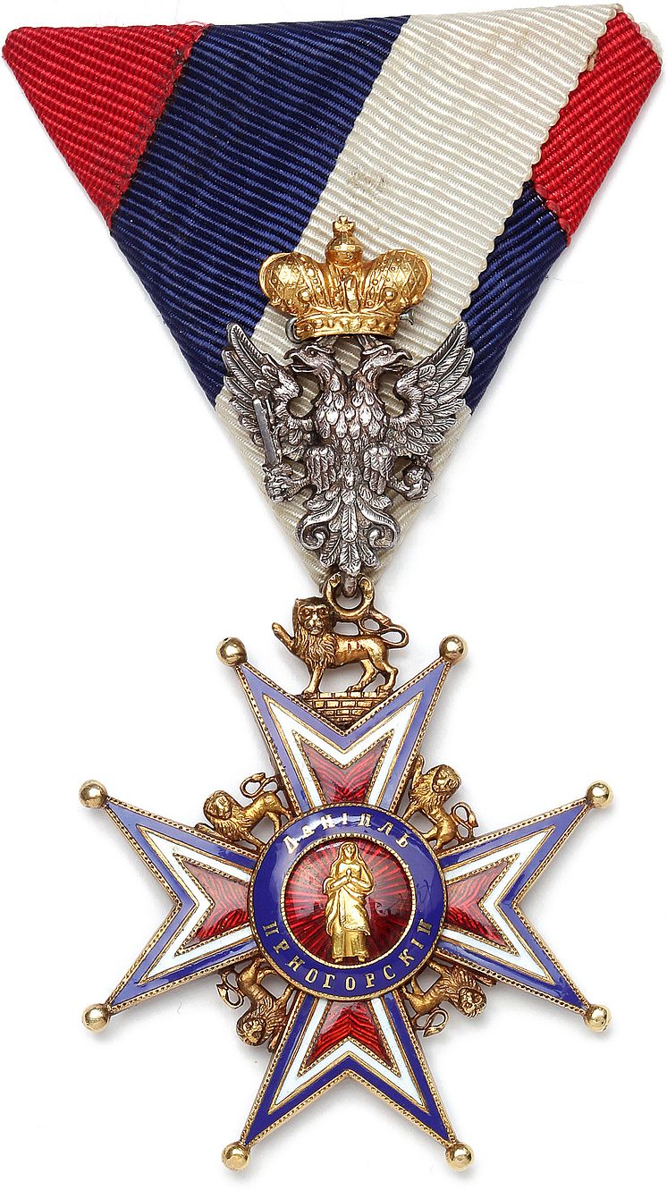 Montenegro, "Order of Saint Peter of Cetinje" af Vincent Mayer af guld, sølv og emalje. Markeret med VM og A for Vienna.