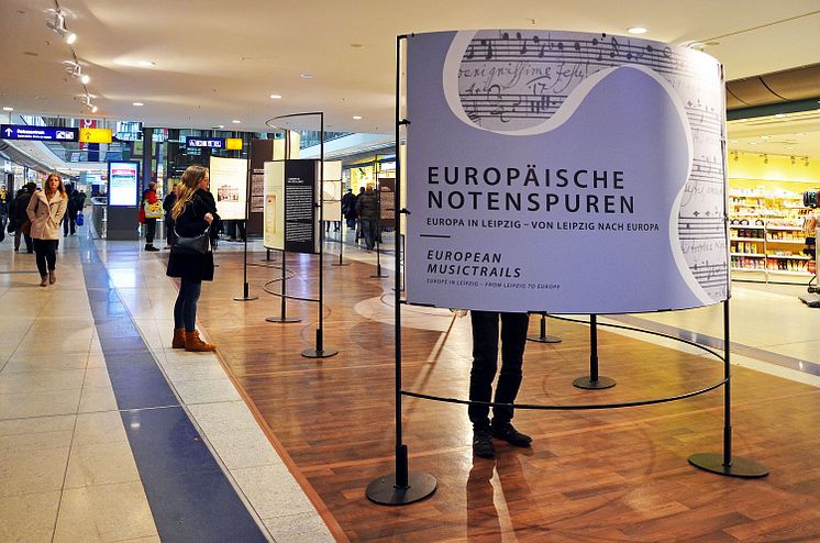 Blick in die Ausstellung "Europäische Notenspuren" 