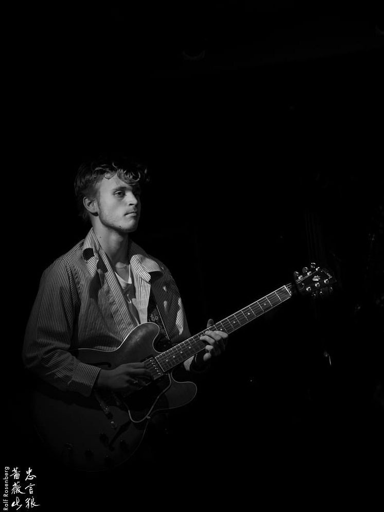 Viggo Sundby - gitarr foto Ralf Rosenberg.jpg