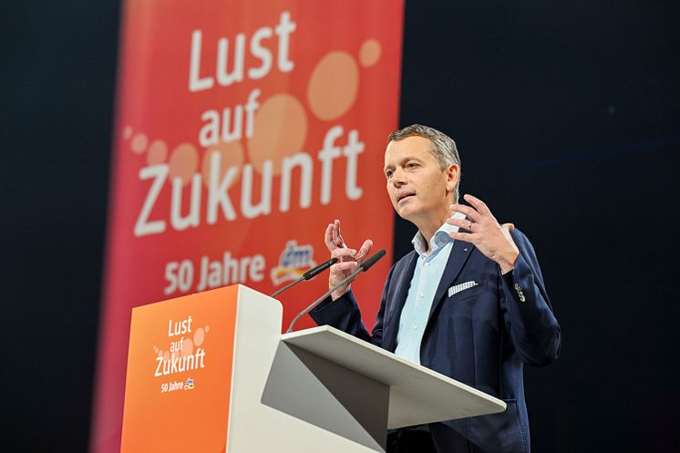 Pressebild_50 Jahre dm - Mitarbeiterfest Karlsruhe 2023