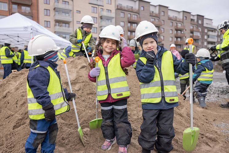 Förskolebarnen från rullande förskolan Åriket bidrog med mycket energi.