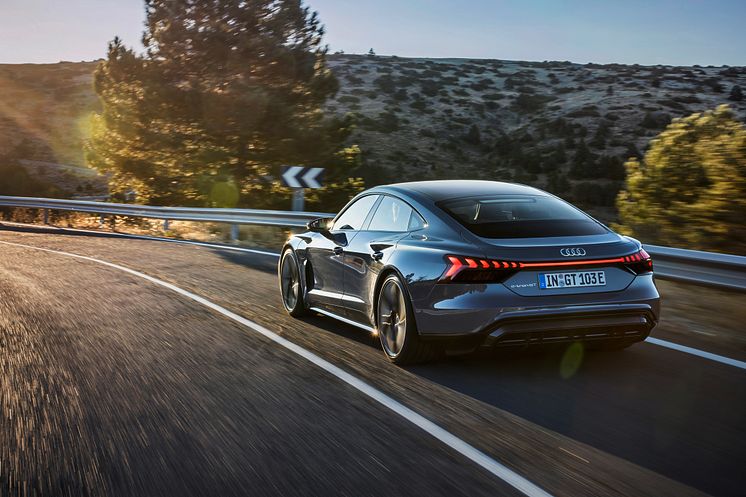 Audi e-tron GT (Kemoragrå)