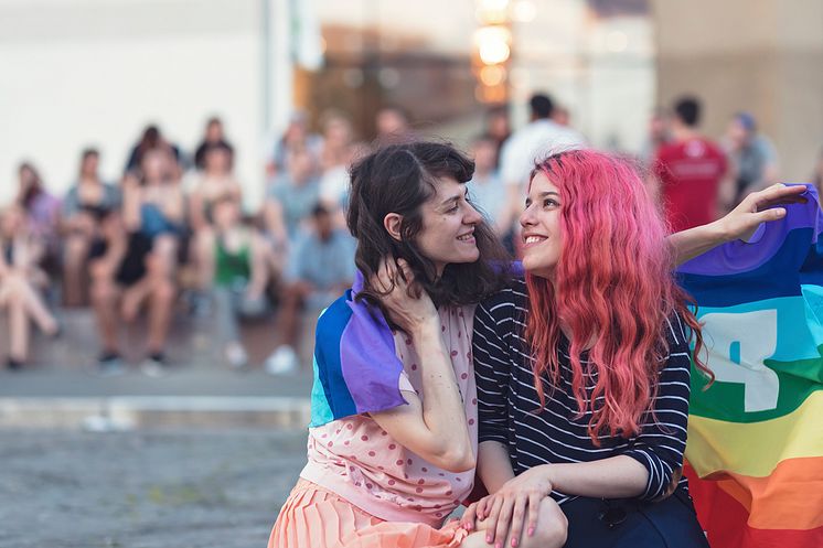 THEME_PEOPLE_PERSON_COUPLE_FRIENDS_PRIDE_LBTQ+-shutterstock-portfolio_1765679270_Universal_Within usage period_79584