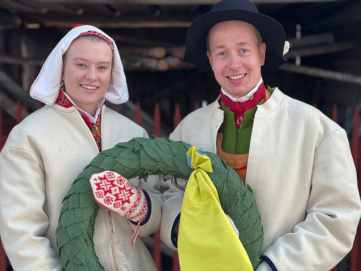 Elsa Hermansson och Gustav Johnsson kranskulla och kransmas 2024