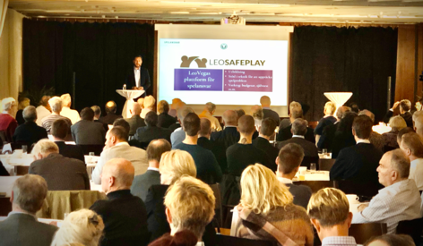 LeoVegas presenteras av CEO Gustaf Hagman inför en stor skara investerare.