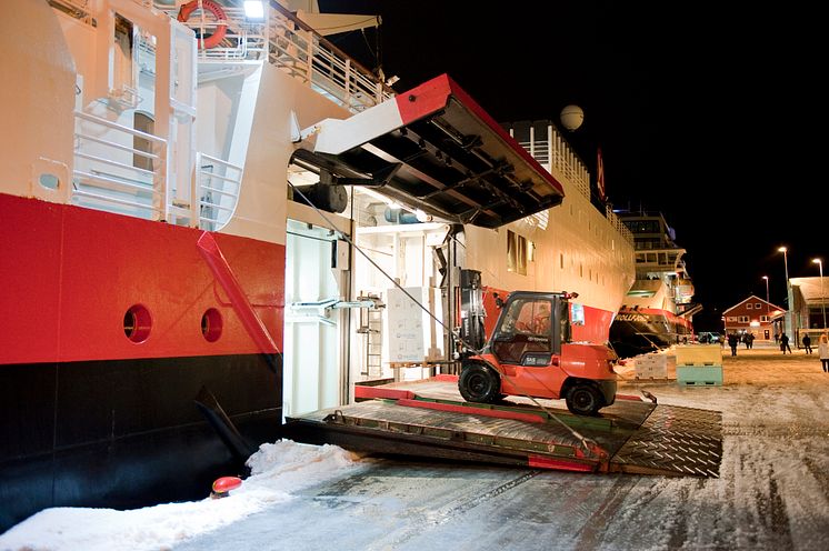 Cargo_MS_Vesteralen_Rorvik_Norway_04976_Photo_Klaus-Peter_Kappest_Hurtigruten.JPG