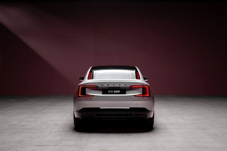 342404_Volvo_ES90_Exterior.jpg