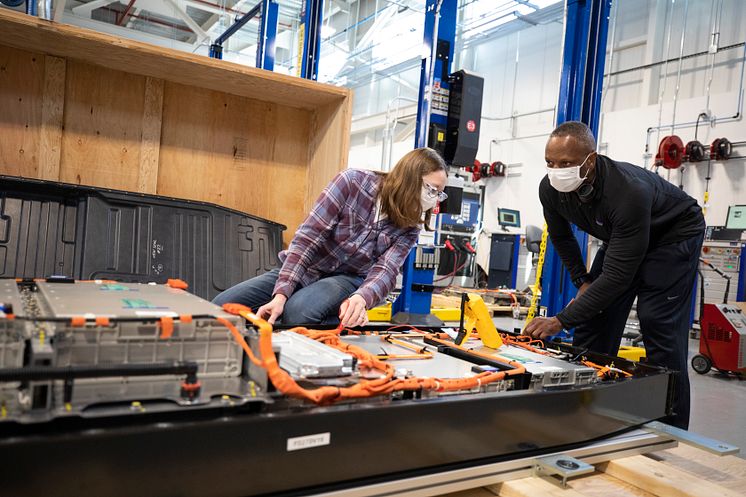 Battery Benchmarking and Test Laboratory i Allen Park, Michigan