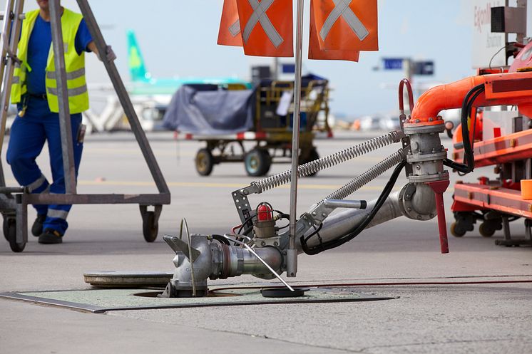 A Cavotec Meyerinck fuelling arm at Frankfurt Airport