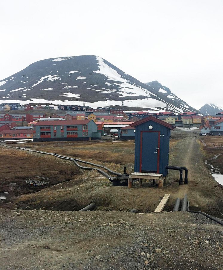 Pumpehus for avløp i Longyearbyen foto Dorte Herzke NILU
