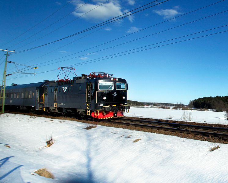  SJ InterCity i vinterlandskap