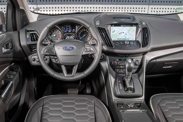 2016Kuga_Vignale_Milano_Grigio_039