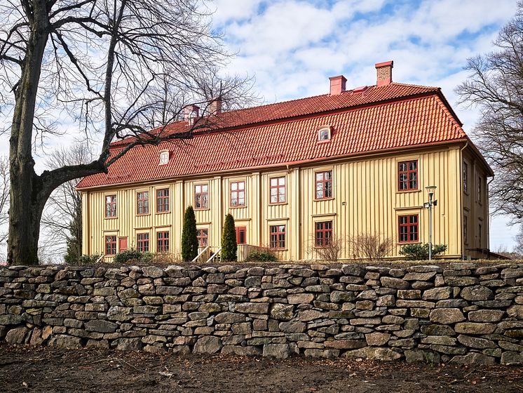 Lärjeholms Gård - den gamla stenmuren