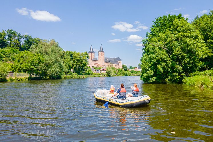 Aktivtourismus: Blick von der Mulde zu Schloss Rochlitz