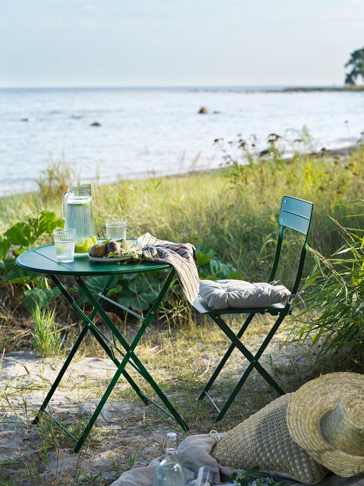 SUNDSÖ Bord og klapstole.jpg