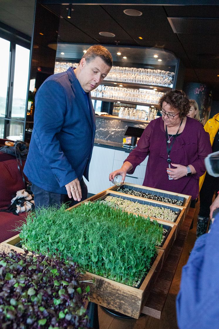 Landbruks- og matministeren smaker