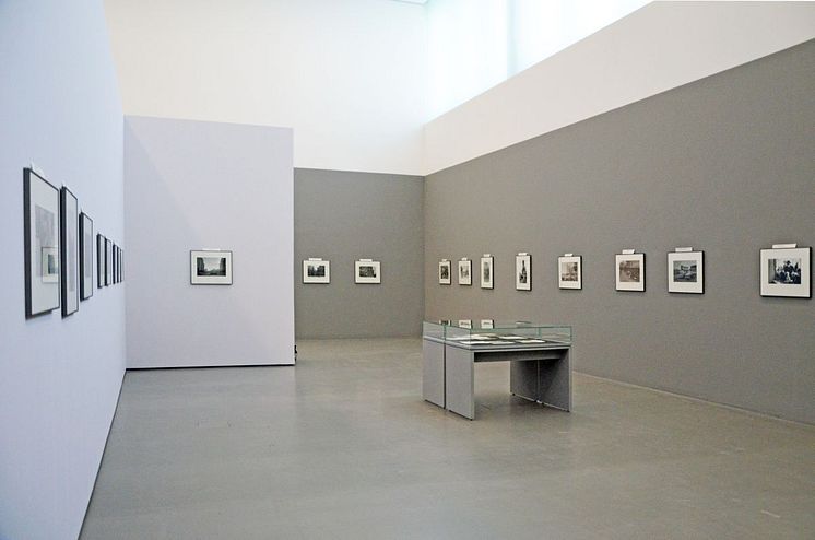 Blick in die Ausstellung "Gehaltene Zeit" im Museum der bildenden Künste Leipzig