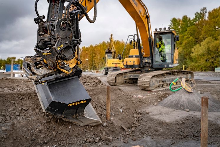 engcon_tiltrotator_action_1.jpg