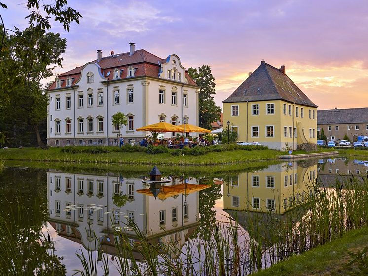 Gut Kahnsdorf mit Schillercafé in Kahnsdorf am Hainer See bei Leipzig