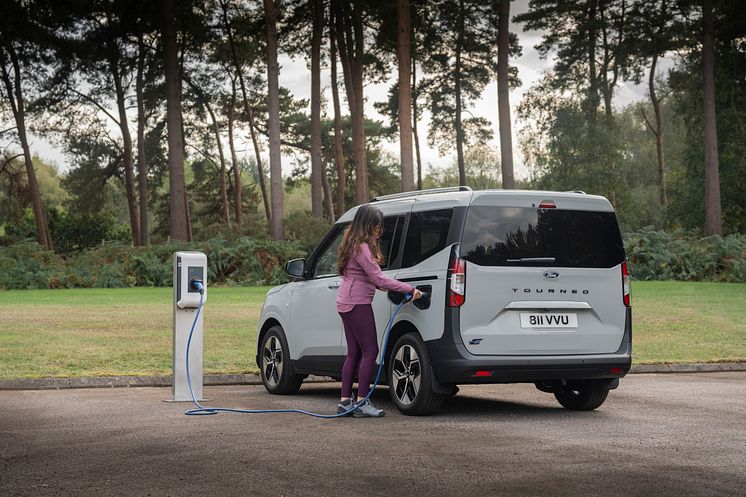 2024_FORD_E-Tourneo_Courier_13.jpg