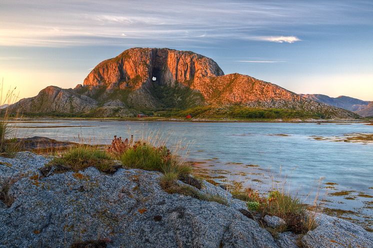 Torghatten, Helgeland - Photo - Ronny Lien - www.visithelgeland.com.jpg