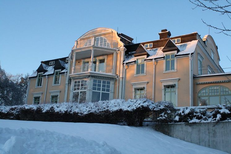 Villa Svalnäs i snötäcke