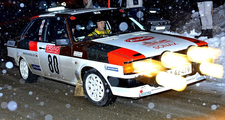 Audi 80 i snevejr og mørke (foto Michael Eisenberg)