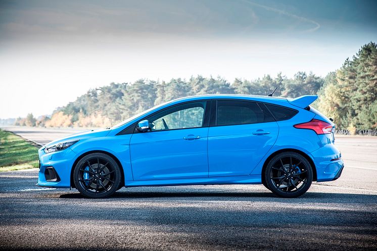 A Ford egyre több autót gyárt az európai piacra: a vadonatúj Focus RS első példánya legördült a gyártósorról