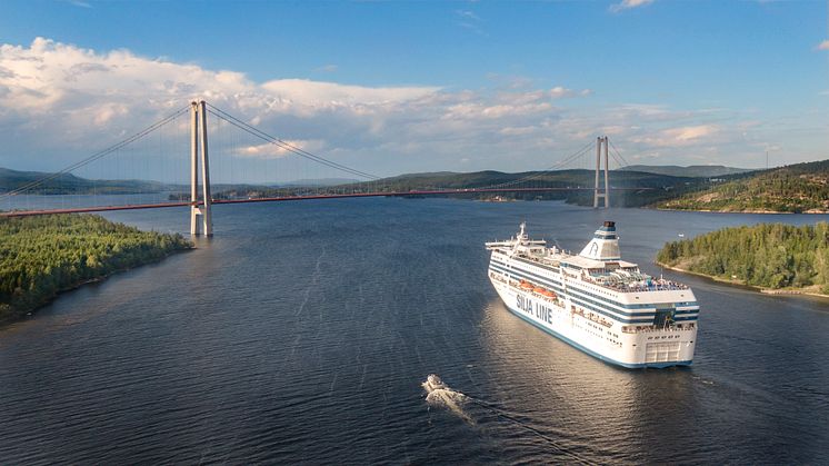 Silja Symphony Högakustenbron