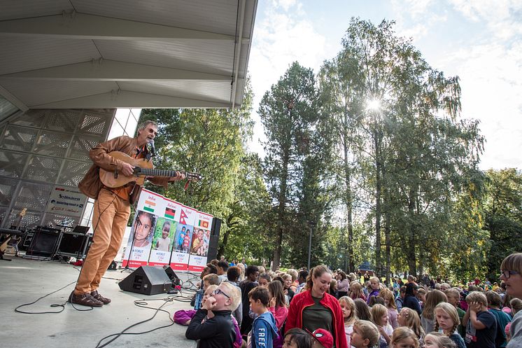 Geirr Lystrup på Barneaksjonens jubileumskonsert