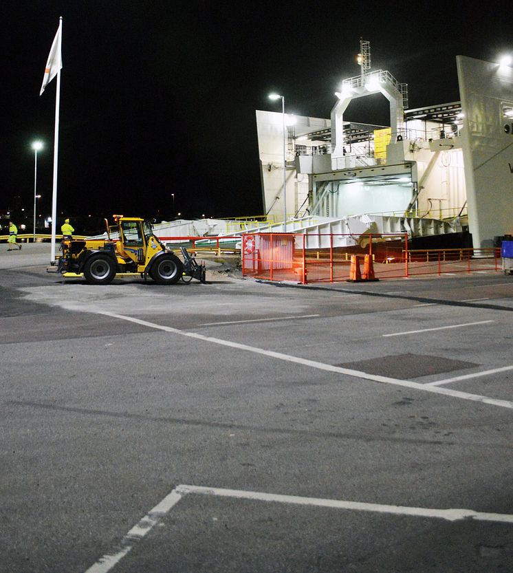 Titan mastbelysning lyser upp Gotlandsterminalen hos Smålandshamnar, Oskarshamn