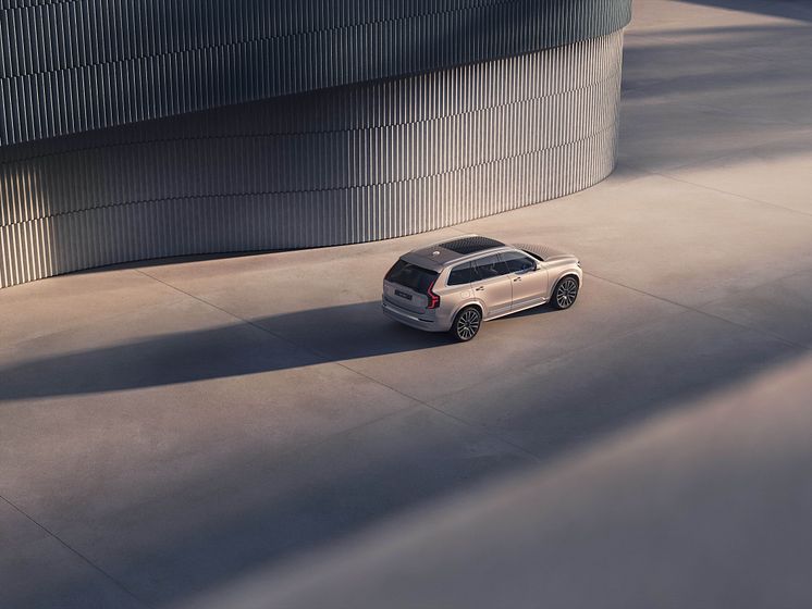 New_Volvo_XC90_Exteriors.jpg