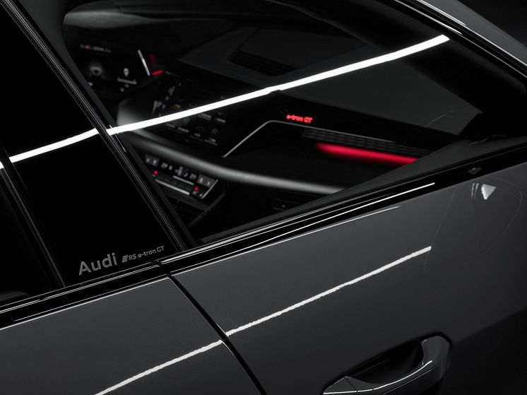 Audi RS e-tron GT (Nimbusgrå perleeffekt)