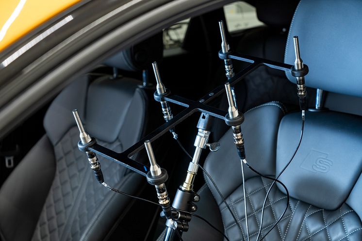 Mikrofoner til måling af lyd i bilen