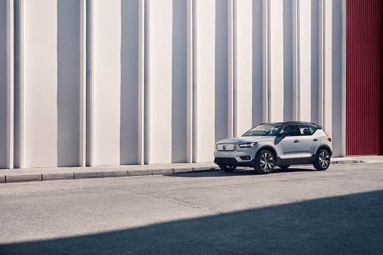 Volvo XC40 Recharge P8 AWD i Glacier Silver