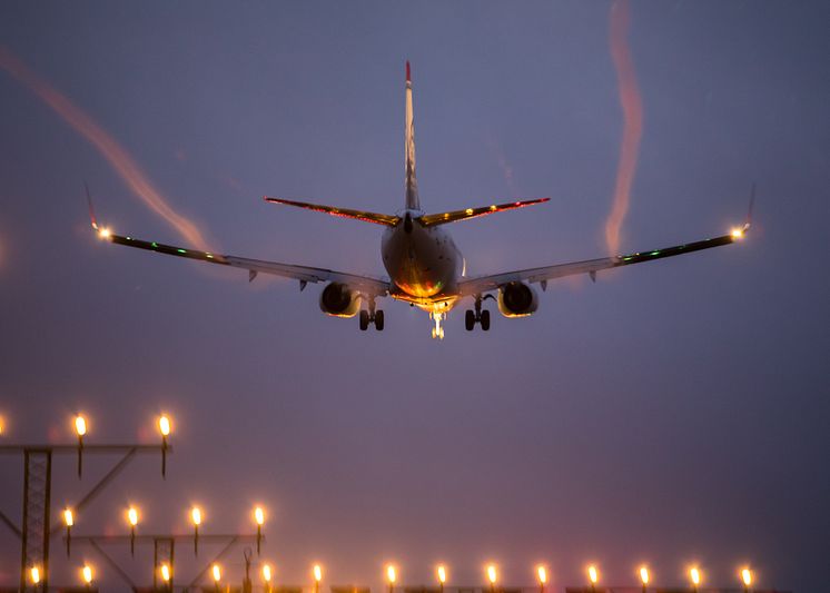 Norwegian 737-800 evening flight