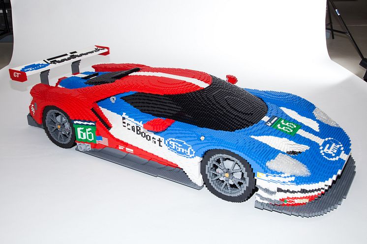 Le Mans-ban egy LEGO-kockákból épített Ford GT versenyautót is kiállítanak