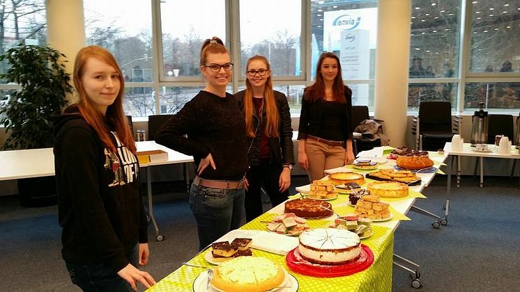 Musik und Kuchen für Bärenherz: Auszubildende der enviaM-Gruppe spenden für das Kinderhospiz