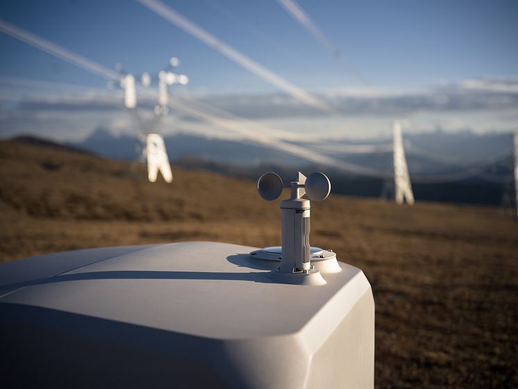 Dock 3-Anemometer-close up.jpg