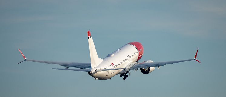 Norwegians första svenskregistrerade flygplan på väg från Boeingfabriken i Seattle (Boeing 737 MAX 8)