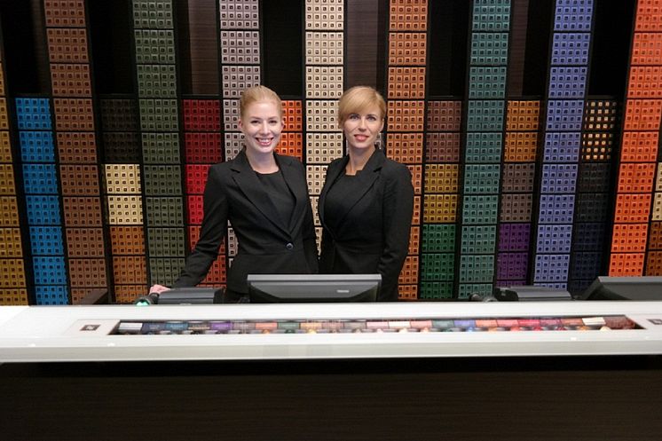 Assistant Boutique Manager, Mari Lønne til venstre. Boutique Manager, Edita Sharman til høyre