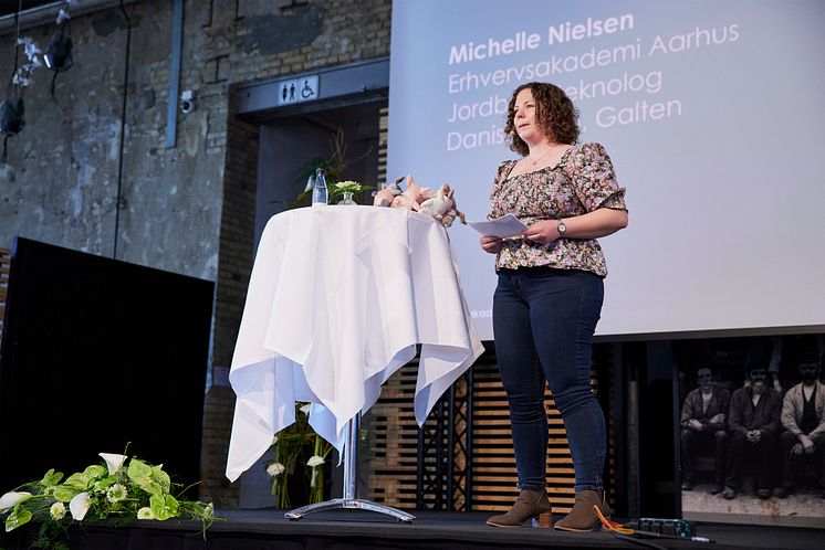 Jordbrugsteknologstuderende Michelle Nielsen på scenen til landsfinalen