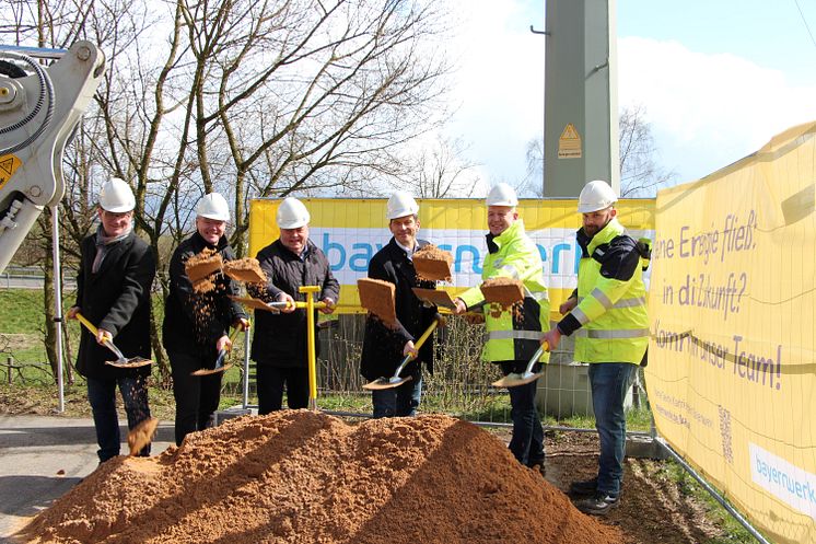 20230411_Bayernwerk-Netz-Kirchendemenreuth-Spatenstich-20kV-Gruppenfoto