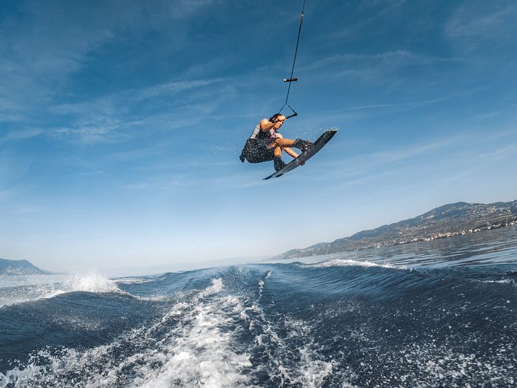 Osmo Action 5 Pro_Product Samples_Surfing.jpg